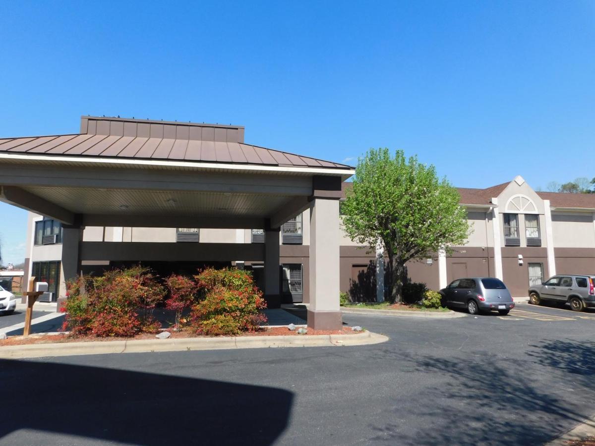 Quality Inn & Suites Thomasville Exterior photo